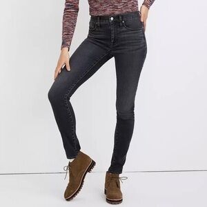 Madewell Black 9" Mid-Rise Skinny Jeans in Clarksville Wash Size 26 Tall